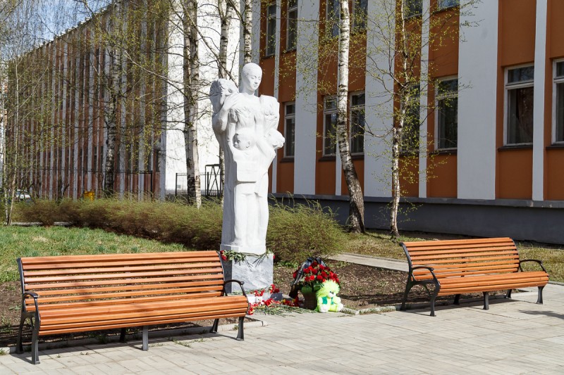 В Сыктывкаре почтить память погибших в Казани можно у школы № 12 имени Олега Кошевого