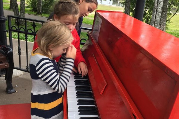 Сыктывкарцы собирают средства на ремонт пианино в Кировском парке  