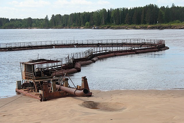 В Сыктывкаре в районе Алешино стартовали дноуглубительные работы на реке Вычегда
