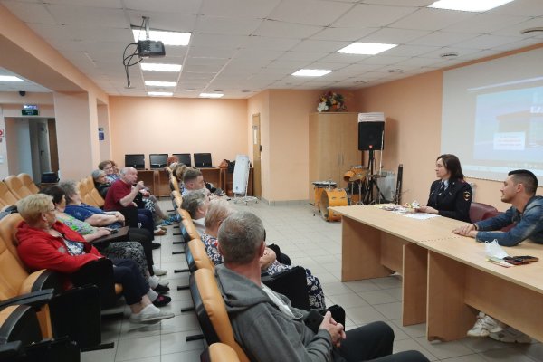 В Максаковке ветеранам рассказали, как противостоять телефонным мошенникам