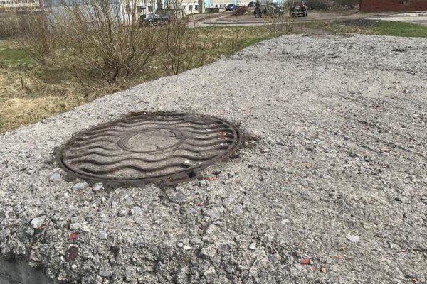 В Воркуте тепловики сообщили о краже крышки люка и извинились перед семьей пострадавшего мальчика