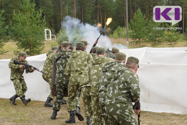 Военнослужащим повысят оклады