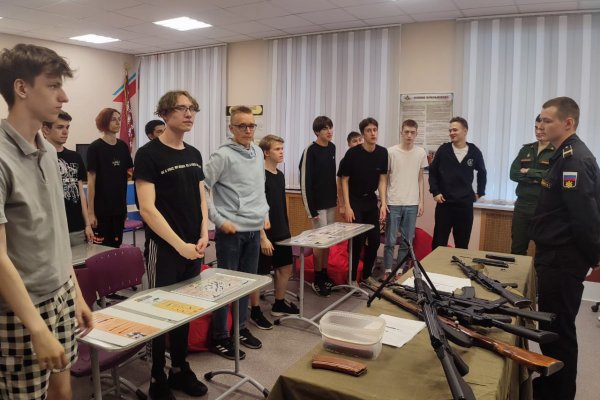 Старшеклассники Сыктывкара проходят учебные сборы по основам военной службы