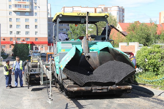 В Сыктывкаре полным ходом идет ремонт дорожного покрытия по улице Советская