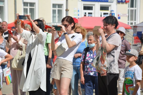 Массовое и зрелищное действие развернулось на Стефановской площади Сыктывкара в честь Дня России и Дня города