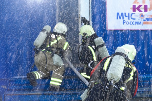 В Сыктывкаре на пожаре спасли шестерых человек