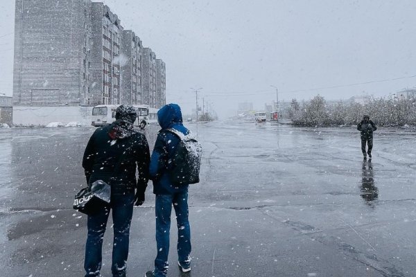 В Воркуте выпал снег, окончание отопительного сезона отложили
