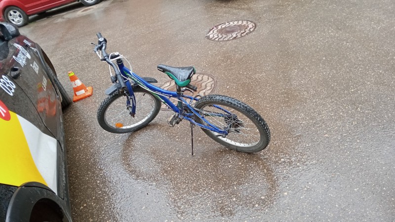 В Сыктывкаре попал под колеса авто ребенок-велосипедист 