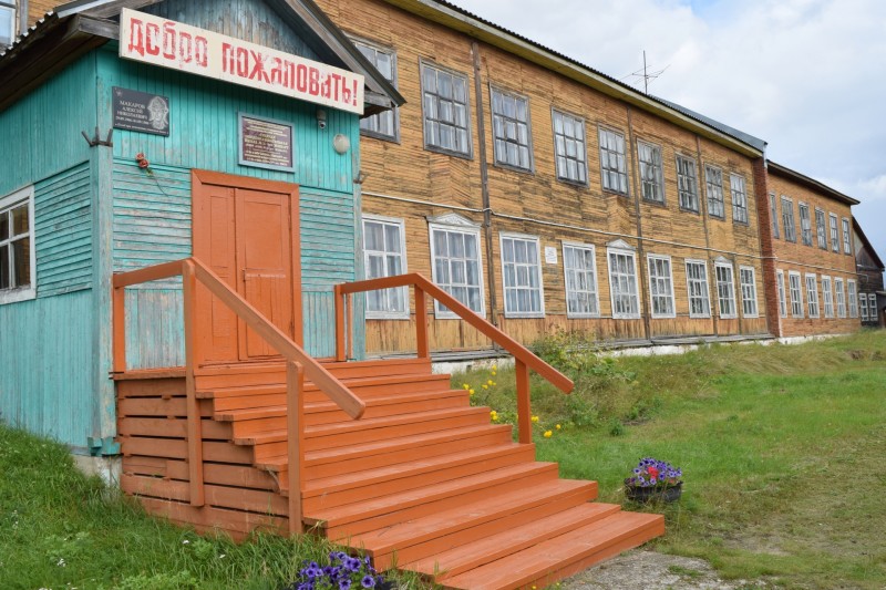 В Усть-Вымском районе решают вопрос безопасности старого здания деревянной школы