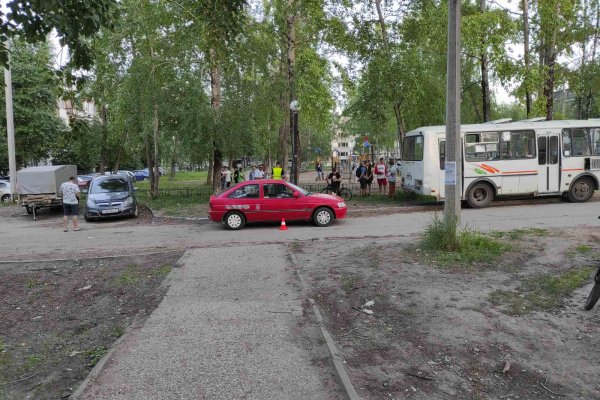 В Сыктывкаре 11-летний мальчик выбежал под колеса Ford Escort