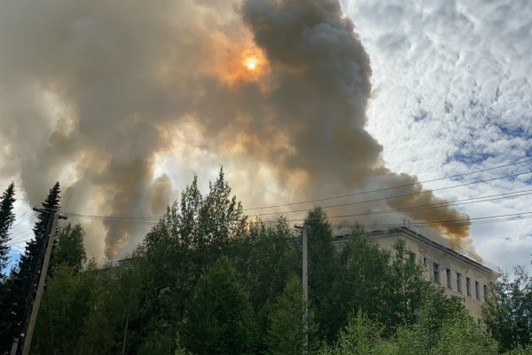 В Печоре горело старое здание больницы