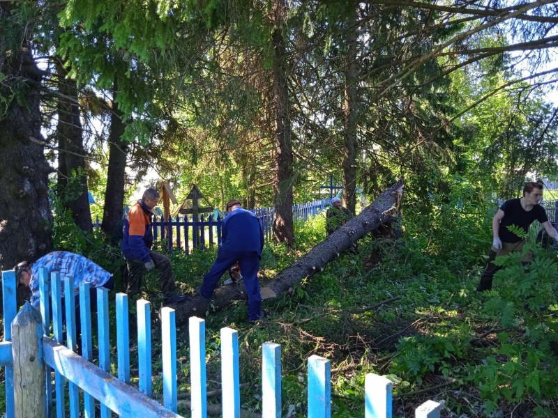 В Усть-Цилемском районе в рамках "Народного бюджета" благоустроили кладбище