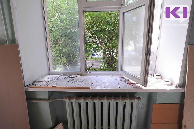 Сыктывкарка добилась замены окон в муниципальной квартире