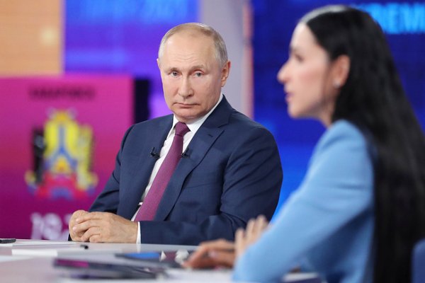 Путин рекомендовал губернаторам проводить свои прямые линии