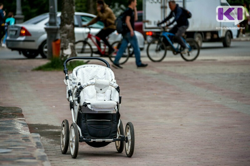 Мошенники выманили деньги у жителей Коми под предлогом продажи детских колясок