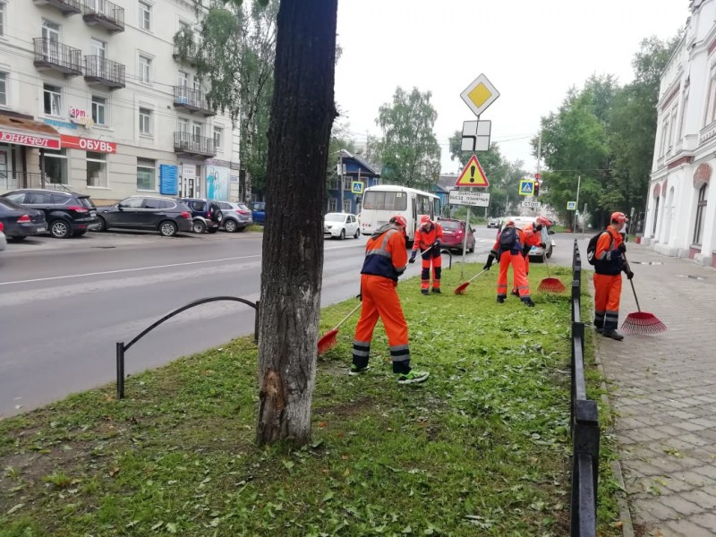 Школьники Сыктывкара вышли на благоустройство улиц