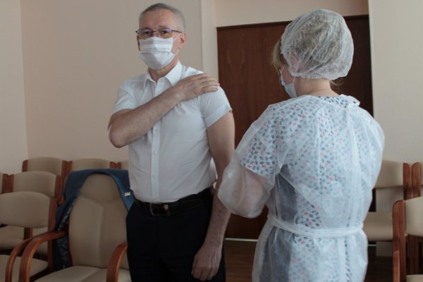 Депутаты и сотрудники Аппарата Госсовета Коми вакцинируются от COVID-19