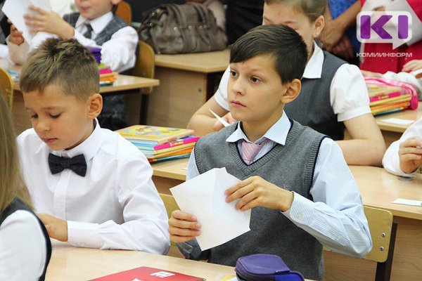 Определена дата подачи заявлений на выплаты 10 тысяч рублей на школьников