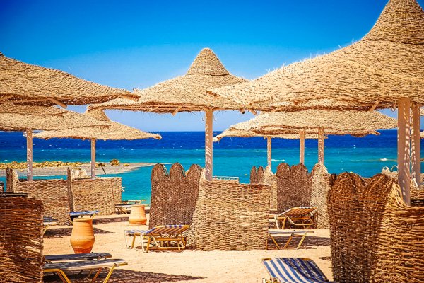 Путин отменил указ о запрете полетов на курорты Египта