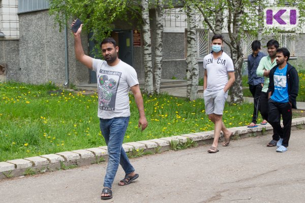 За полгода в Коми гражданами России стали 887 иностранцев