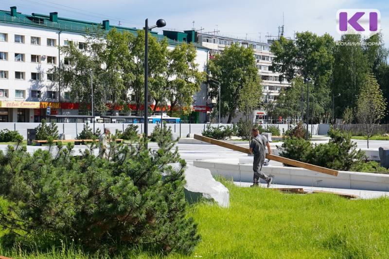 В Сыктывкаре завершается ремонт площадки под часами