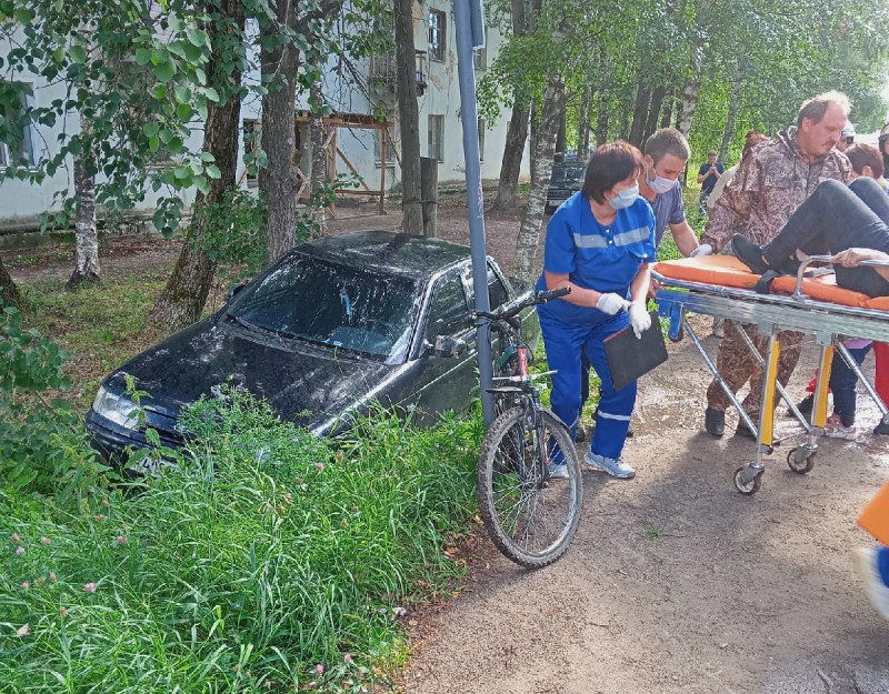 В Усть-Вымском районе слетевший трос от буксируемой "десятки" травмировал женщину-пешехода