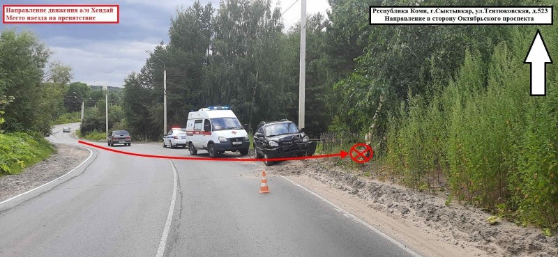 В Сыктывкаре после наезда на дерево автомобилист получил травмы