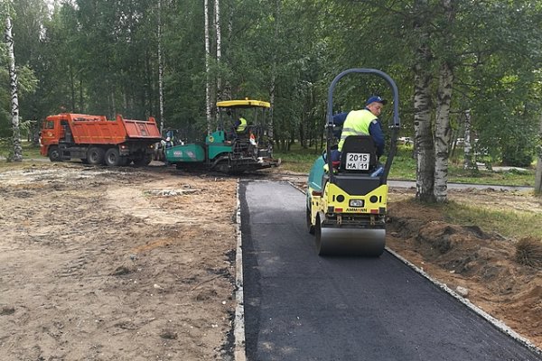 На улице Димитрова в Сыктывкаре завершается благоустройство тротуаров