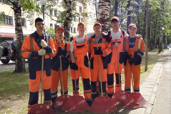 Сыктывкарские школьники на собственном опыте оценили важность работы дворника