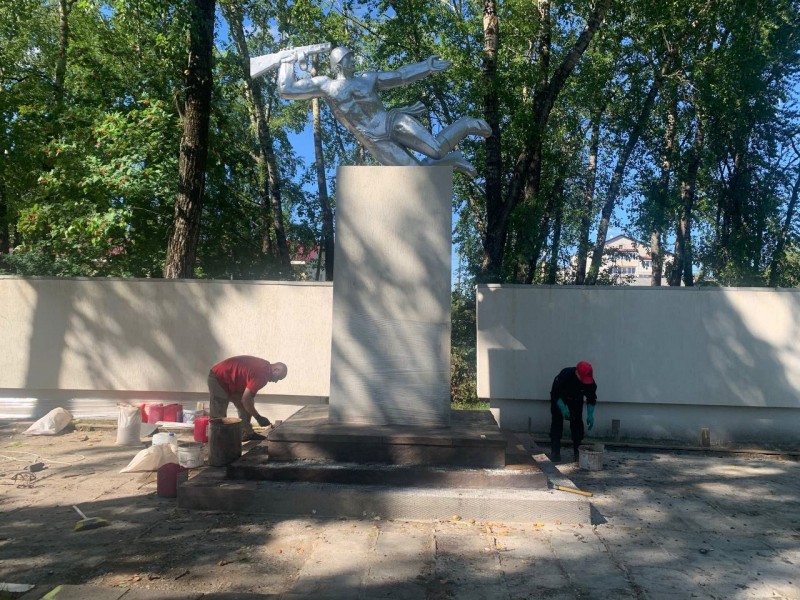СЛДК ведет реконструкцию мемориала погибшим в годы Великой Отечественной войны сотрудникам лесозавода
