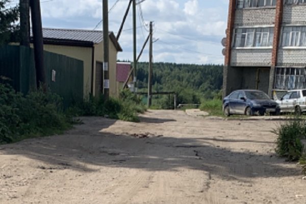 Дорогу в амбулаторию по ул.Ручейной в Сыктывкаре восстановят асфальтовой крошкой
