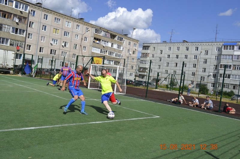 Ветераны спорта Коми встретились на традиционном турнире по футболу в Зеленце