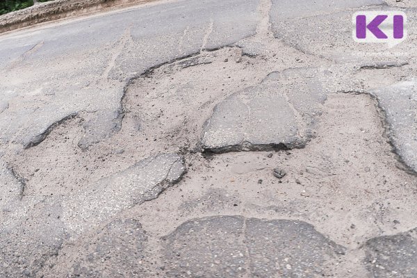 Разбитую дорогу к д.Парчег в Сыктывдинском районе отремонтируют до конца октября 2022 года