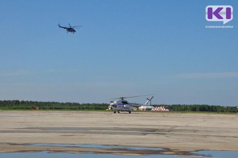 На поиски грибника в Усинске вылетел вертолет со спасателями 