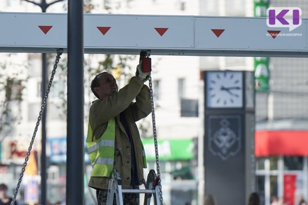 В Сыктывкаре усилили качели на площадке 