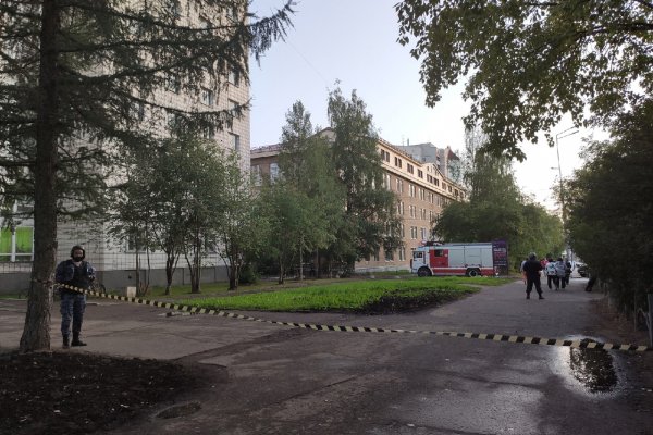 Оперативные службы Сыктывкара оцепили здание общежития СГУ 