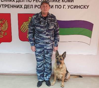Полиция Усинска с помощью собаки нашла плутавшего несколько дней по лесу грибника
