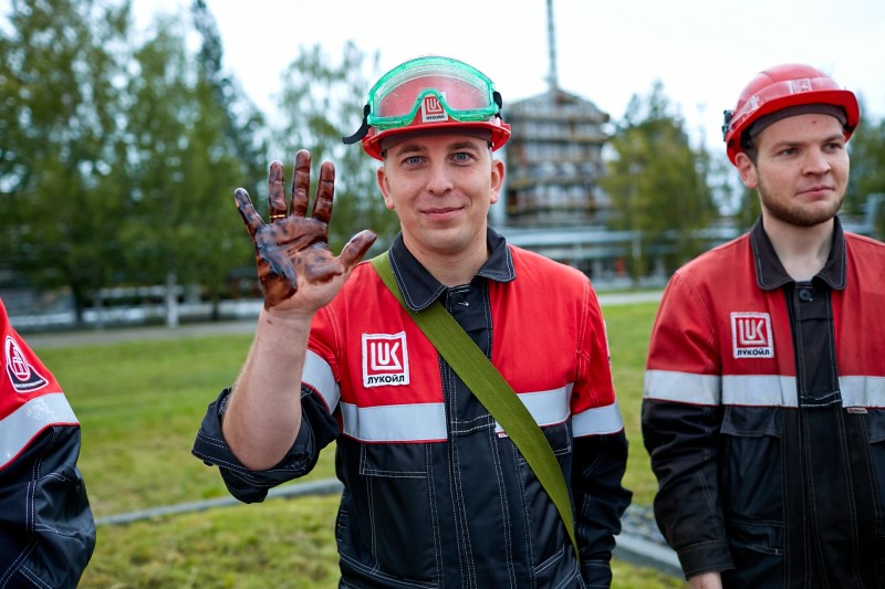 Обряд нефтяного рукопожатия прошли молодые специалисты "ЛУКОЙЛ-Ухтанефтепереработка"