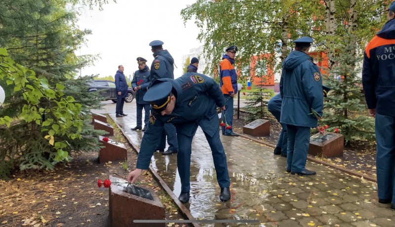 Сотрудники МЧС Коми скорбят о внезапной гибели министра Евгения Зиничева

