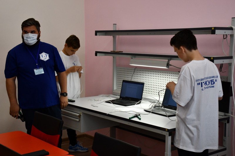 В Усть-Куломском районе открыли Центр цифрового образования детей "IT-куб" 