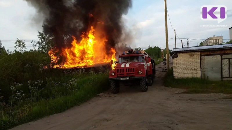 Житель Койгородка получил ожоги, спасая гараж от огня