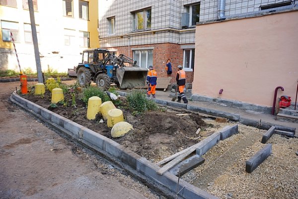 В Сыктывкаре ремонтируют последний двор по проекту 