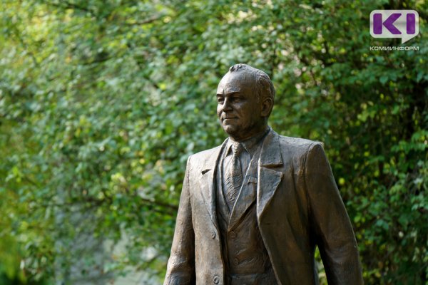 Нацмузей Коми приглашает на бесплатную экскурсию по дому и прогулку к памятнику Ивана Морозова