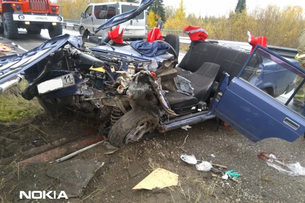 В Троицко-Печорске нетрезвый водитель на ВАЗе врезался в отбойник