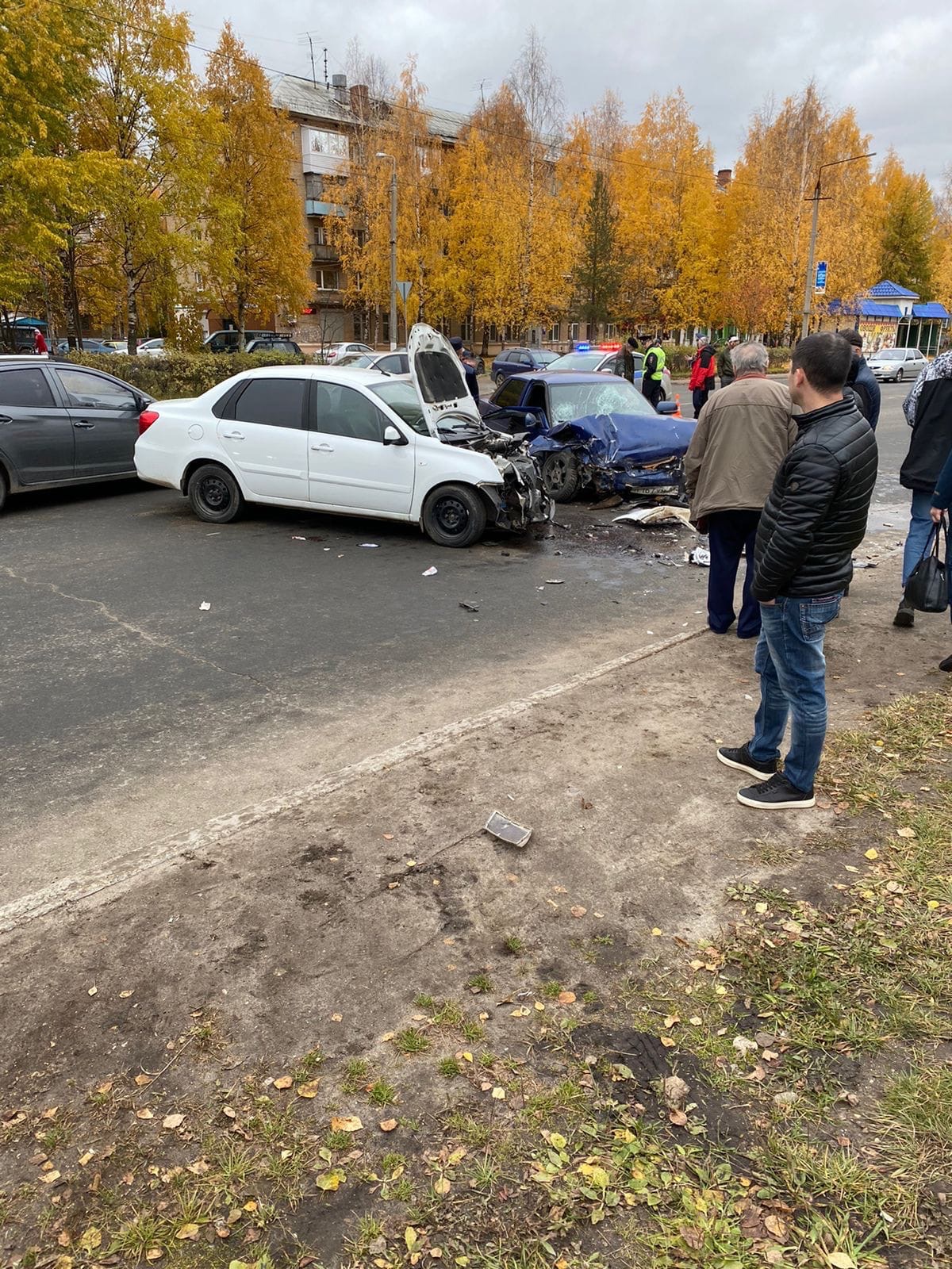 В центре Ухты столкнулись три авто, два человека получили травмы |  Комиинформ