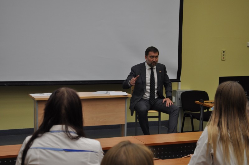 Руководитель Минздрава Коми рассказал студентам-медикам о плюсах работы в республике
