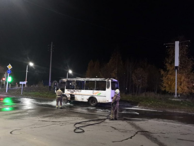 Прокуратура Сыктывкара организовала проверку по сгоревшему автобусу
