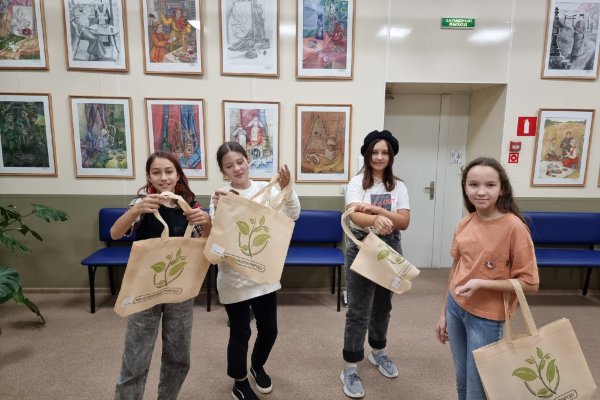 Воспитанники ухтинской художественной школы рассказали, кто у них дома выносит мусор