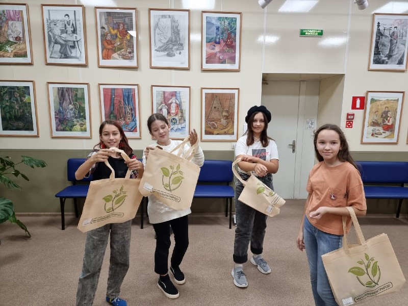 Воспитанники ухтинской художественной школы рассказали, кто у них дома выносит мусор