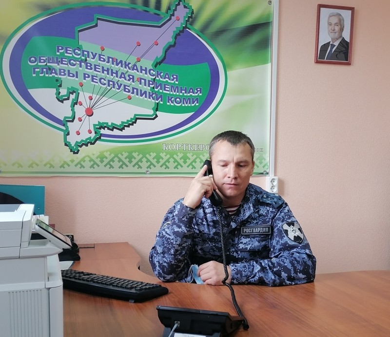 Офицер Росгвардии рассказал жителям Корткеросского района о добровольной сдаче оружия и боеприпасов к нему